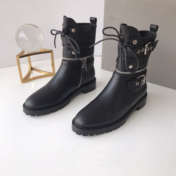2021 classic men women black leather metal zipper and buckle in the tube fashion designer knight boots
2021 classic men women black leather metal zipper and buckle in the tube fashion designer knight boots