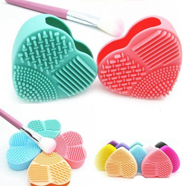 washing makeup heart shape brush pad silicone glove scrubber cosmetic foundation powder clean tools
washing makeup heart shape brush pad silicone glove scrubber cosmetic foundation powder clean tools