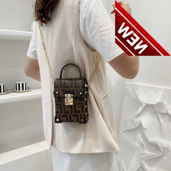 advanced sense mobile phone women's 2022 new fashion chain printing single shoulder messenger bag portable vertical
advanced sense mobile phone women's 2022 new fashion chain printing single shoulder messenger bag portable vertical