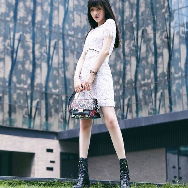 runway frizzy lace short sleeves elegant temperament thin mini dress spring and summer new h7by, Black;gray
runway frizzy lace short sleeves elegant temperament thin mini dress spring and summer new h7by, Black;gray