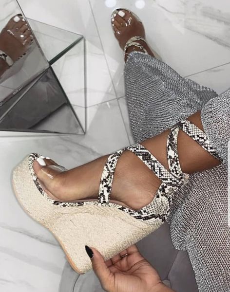 2021 new see woman sandals fashion heels alpercate ladies open-toed serpentine shoes 9176, Black