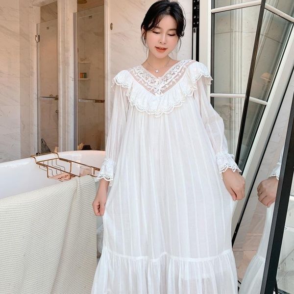 autumn new embroidery lace princess nightgown long sleeve woven cotton sleepwear1, Black;red
autumn new embroidery lace princess nightgown long sleeve woven cotton sleepwear1, Black;red