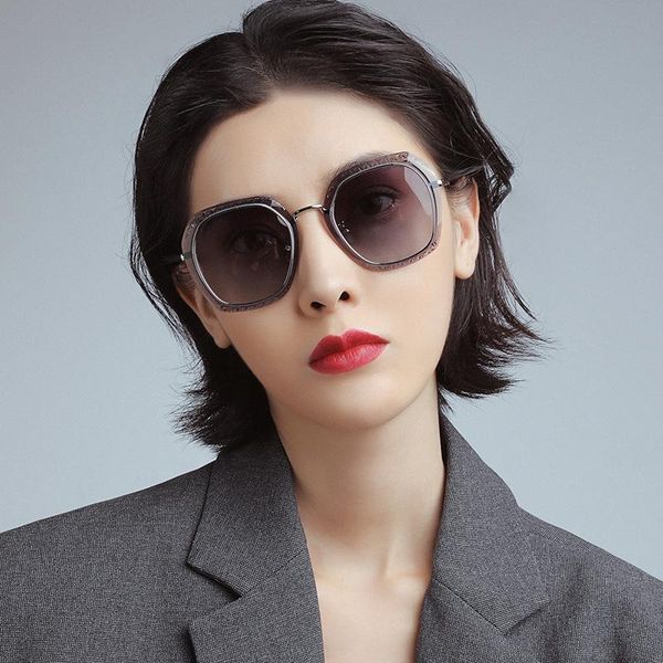 2020 new polarizing sunglasses women's 6089 fashion net red big frame polarizing sunglasses, White;black
2020 new polarizing sunglasses women's 6089 fashion net red big frame polarizing sunglasses, White;black