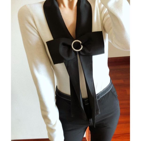 women's sweaters 11.7 winter fashion elegant v-neck patchwork pearly bow ribbon pullover knitwear women temperament wool knit sweater, White;black
women's sweaters 11.7 winter fashion elegant v-neck patchwork pearly bow ribbon pullover knitwear women temperament wool knit sweater, White;black