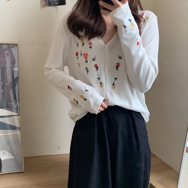 2020 new women slim high waist cardigans chic embroidery girls gentle sweet all match loose knitted sweaters, White;black
2020 new women slim high waist cardigans chic embroidery girls gentle sweet all match loose knitted sweaters, White;black