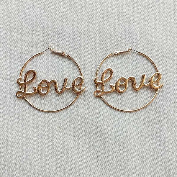 2020 fashion gold color big love hoops earrings for women alloy round circle letter hoops earrings jewelry party lover gift1, Golden;silver
2020 fashion gold color big love hoops earrings for women alloy round circle letter hoops earrings jewelry party lover gift1, Golden;silver