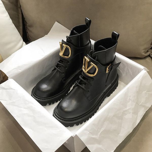 valentino оригинальные высококачественные женщины черные натуральные кожи martin мотоцикл снежные ботинки 2020 новых дам на открытом воздухе, Black
valentino оригинальные высококачественные женщины черные натуральные кожи martin мотоцикл снежные ботинки 2020 новых дам на открытом воздухе, Black