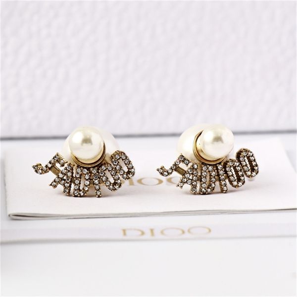 85% off factory clearance family pearl earrings female diamond brass high version, Golden
85% off factory clearance family pearl earrings female diamond brass high version, Golden
