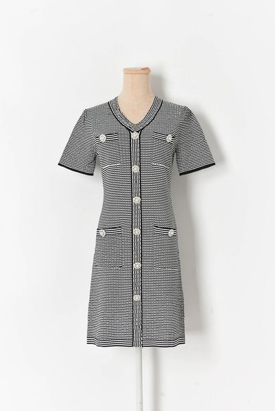 128 2021 spring a line short sleeve prom fashion v neck kint flora print above knee brand same style mingzhi, Black
128 2021 spring a line short sleeve prom fashion v neck kint flora print above knee brand same style mingzhi, Black