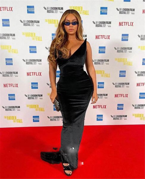 modern black velvet mermaid evening dresses v neck sweep train long prom africal women celebrity party gowns, Black;red
modern black velvet mermaid evening dresses v neck sweep train long prom africal women celebrity party gowns, Black;red