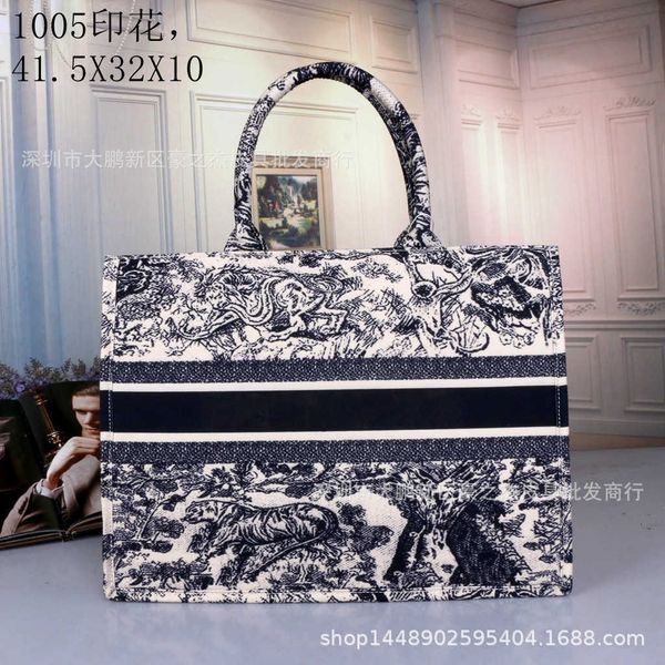 shopping new fashion messenger canvas embroidery sewing women's bag versatile large capacity 1105
shopping new fashion messenger canvas embroidery sewing women's bag versatile large capacity 1105
