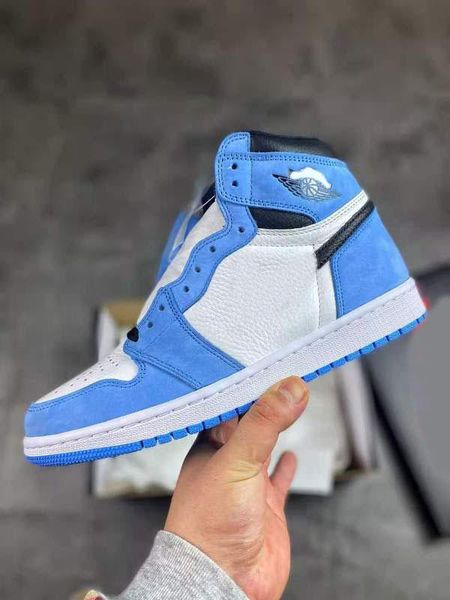 air authentic 1 high og university blue outdoor shoes white men midnight blue black retro sneakers zapatos sports with original box
air authentic 1 high og university blue outdoor shoes white men midnight blue black retro sneakers zapatos sports with original box