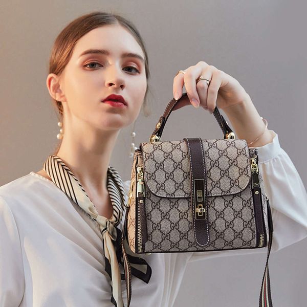 luxurys designers women 2021 new summer fashion versatile messenger leather women's portable one shoulder bucket bag
luxurys designers women 2021 new summer fashion versatile messenger leather women's portable one shoulder bucket bag