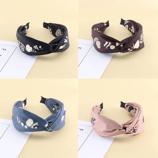 2021 women fashion c-letter hair hoop classics wide-brimmed knotted hairhoops new print cross knot hairbands hair accessories, Silver
2021 women fashion c-letter hair hoop classics wide-brimmed knotted hairhoops new print cross knot hairbands hair accessories, Silver