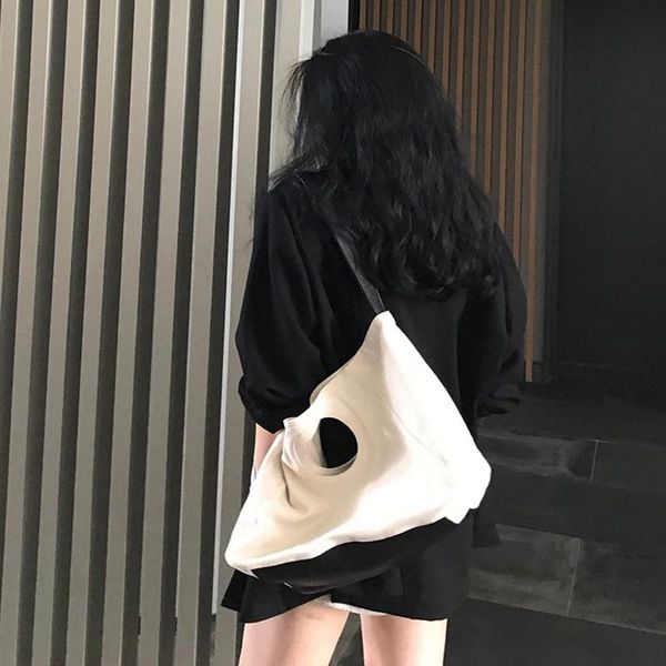 cross body style fashionable texture large three-dimensional leather hit color one-shoulder messenger portable canvas bag
cross body style fashionable texture large three-dimensional leather hit color one-shoulder messenger portable canvas bag