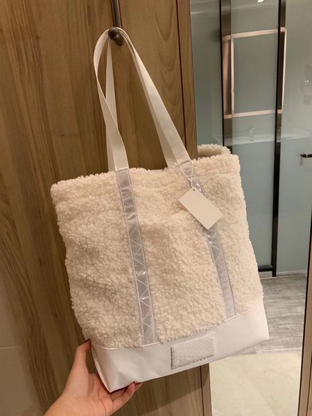 2020 new shoulder bag women's lamb hair large capacity portable well matched felt handbag fashion bags 4
2020 new shoulder bag women's lamb hair large capacity portable well matched felt handbag fashion bags 4