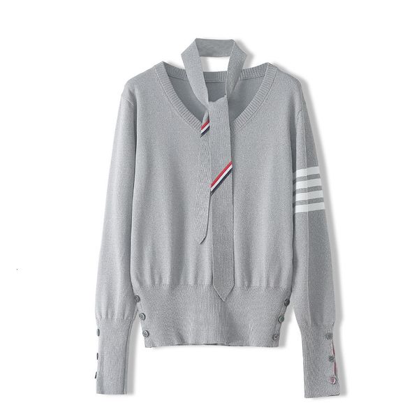 712 2020 brand same style regular long sleeve kint sweater white pullover v neck sweater dl
712 2020 brand same style regular long sleeve kint sweater white pullover v neck sweater dl