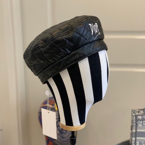 luxury hat new korean casual hat for autumn and winter 2020 d letter pu leather lady beret, Black;white
luxury hat new korean casual hat for autumn and winter 2020 d letter pu leather lady beret, Black;white