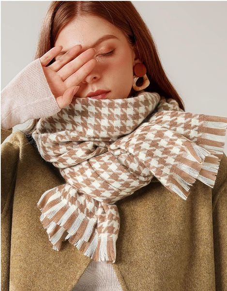 2020 new fashion cashmere women plaid scarf winter warm shawl and wrap bandana pashmina long tassel female foulard thick blanket, Blue;black
2020 new fashion cashmere women plaid scarf winter warm shawl and wrap bandana pashmina long tassel female foulard thick blanket, Blue;black