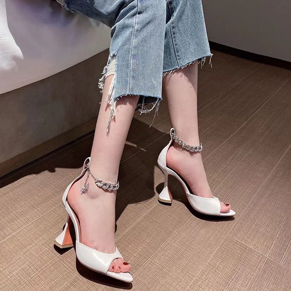 luxury designer sandals amina latest fashion heeled shoe crystal chain decoration patent leather dress shoe 10cm high heels womens sandal, Black
luxury designer sandals amina latest fashion heeled shoe crystal chain decoration patent leather dress shoe 10cm high heels womens sandal, Black