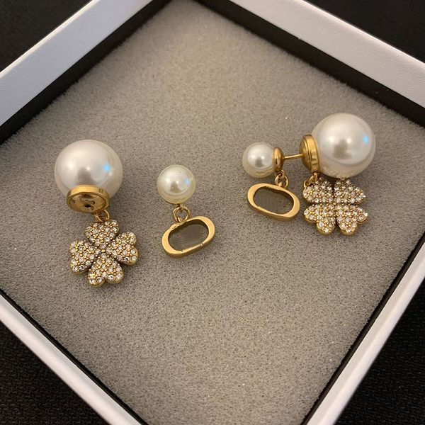 luxury jewelry designer earrings classic letter logo pearl clover stud 925 silver needles with box l-d27, Golden;silver
luxury jewelry designer earrings classic letter logo pearl clover stud 925 silver needles with box l-d27, Golden;silver