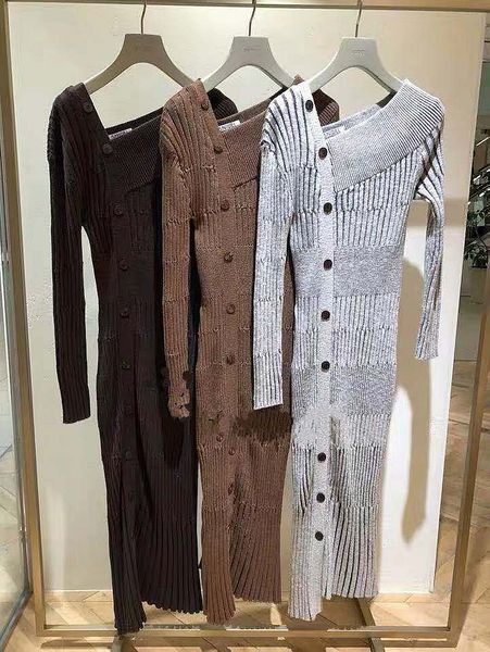 2021 sheath autumn and winter new oblique shoulder buttons irregular self-cultivation temperament joker one-piece knit dress women, Black;gray
2021 sheath autumn and winter new oblique shoulder buttons irregular self-cultivation temperament joker one-piece knit dress women, Black;gray