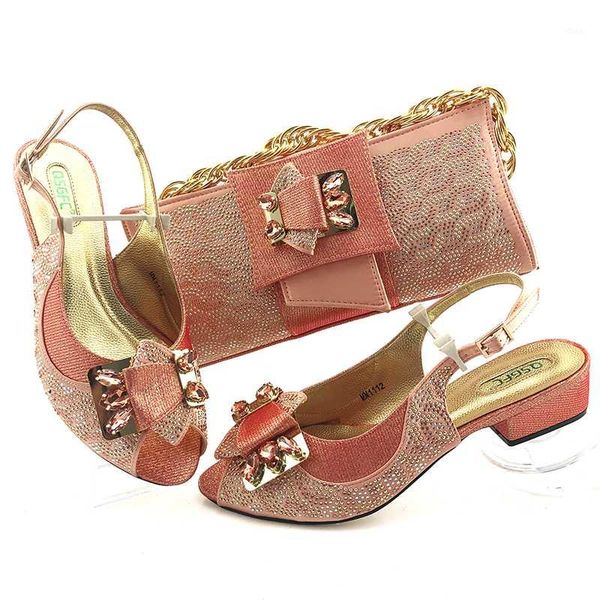 low heel shoes and bag set peach italian new fashion design for african aso ebi party shoes and bag magenta color sb2021-61, Black
low heel shoes and bag set peach italian new fashion design for african aso ebi party shoes and bag magenta color sb2021-61, Black