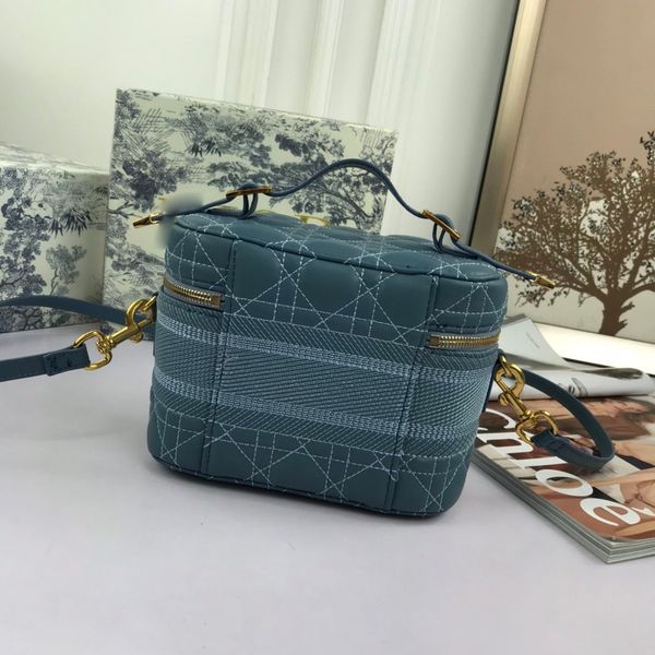 travel handbag handbag wallet backpack main card holder duffle bag women handbags handbag horsebit card holder model: 8054, Black;white
travel handbag handbag wallet backpack main card holder duffle bag women handbags handbag horsebit card holder model: 8054, Black;white