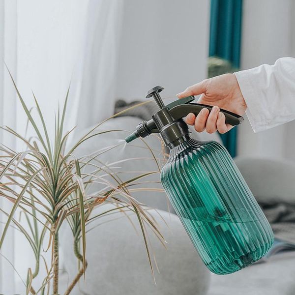 multi-fuctional concise plastic empty spray bottle watering bottles fertilizing watering flowers salon plants garden supplies
multi-fuctional concise plastic empty spray bottle watering bottles fertilizing watering flowers salon plants garden supplies