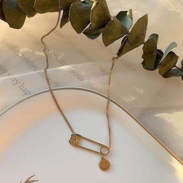 1pc/bag fashion cartoon smile titanium steel beauty ladies necklace for women design pendant jewelry chain ornaments sxl00861, Golden;silver
1pc/bag fashion cartoon smile titanium steel beauty ladies necklace for women design pendant jewelry chain ornaments sxl00861, Golden;silver