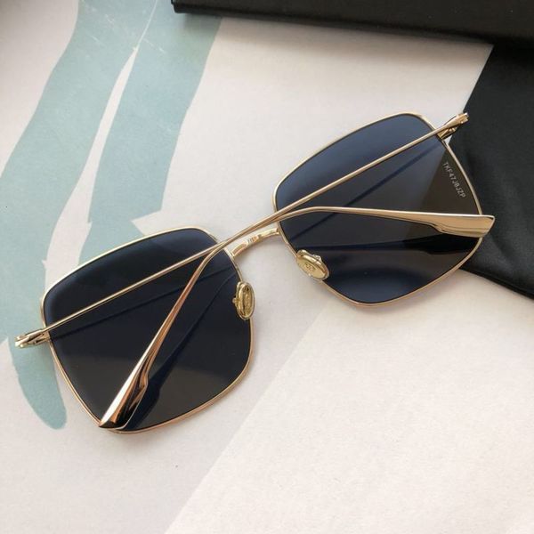 big d sunglass sunglass with box small face and suntan concave shapetlre, White;black
big d sunglass sunglass with box small face and suntan concave shapetlre, White;black