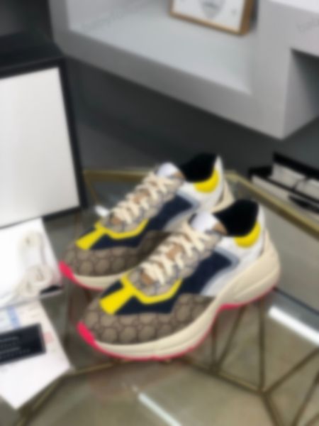 hommes femmes rhyton casual dad chaussures paris luxury designer house emblématique sneaker toile mini rétro tissu jacquard semelle épaisse, Black;red
hommes femmes rhyton casual dad chaussures paris luxury designer house emblématique sneaker toile mini rétro tissu jacquard semelle épaisse, Black;red