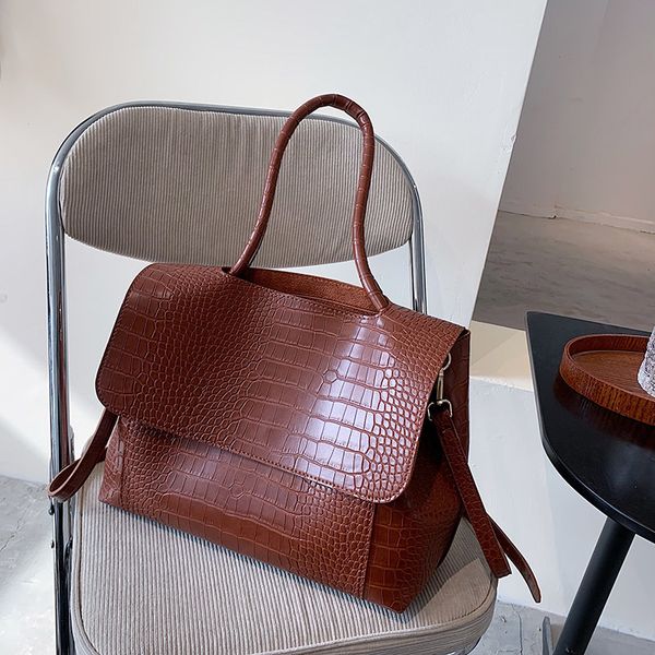 totes women great capacity alligator shoulder of the female messenger retro daily elegant lady bags
totes women great capacity alligator shoulder of the female messenger retro daily elegant lady bags