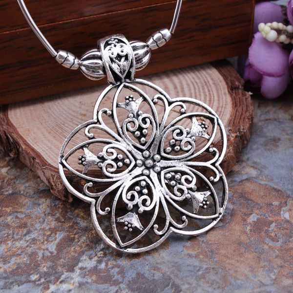 2017 statement vintage jewelry necklaces carved hollow flowers pendants necklaces sweater chain for women jewelry, Silver
2017 statement vintage jewelry necklaces carved hollow flowers pendants necklaces sweater chain for women jewelry, Silver