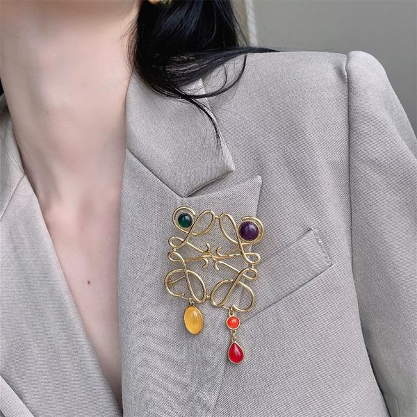 2020 new colorful stone brooch with personalized brooch with 6 natural stones, 4 coloured glaze stone and 2 cat eyes for delivery, Gray
2020 new colorful stone brooch with personalized brooch with 6 natural stones, 4 coloured glaze stone and 2 cat eyes for delivery, Gray