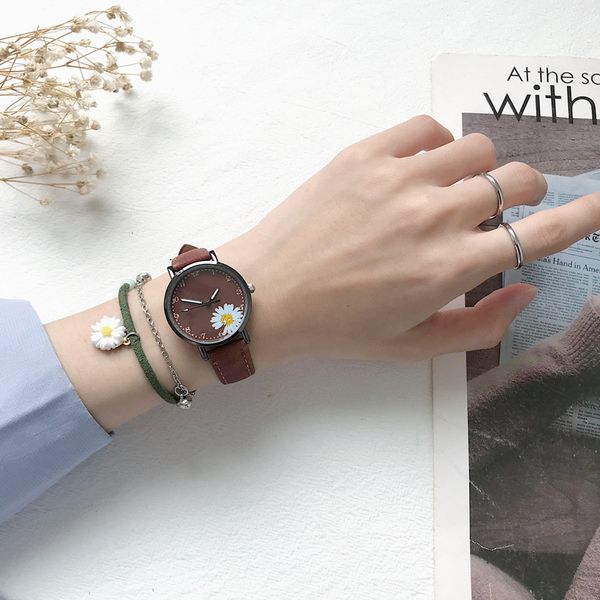 fresh daisy women watches fashion casual flower ladies wristwatches green vintage leather quartz watch simple woman clock gifts, Slivery;brown
fresh daisy women watches fashion casual flower ladies wristwatches green vintage leather quartz watch simple woman clock gifts, Slivery;brown
