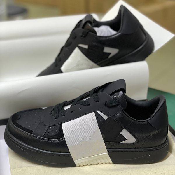 new vl7n embossed platform trainers men women triple s shoes black white suede leather reflective sneaker lace-up dress shoes with box
new vl7n embossed platform trainers men women triple s shoes black white suede leather reflective sneaker lace-up dress shoes with box