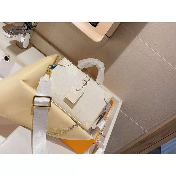 the package one box new female retro women bag shoulder pillow 2021 handbag inclined bags boston bag sgukf, Red;black
the package one box new female retro women bag shoulder pillow 2021 handbag inclined bags boston bag sgukf, Red;black