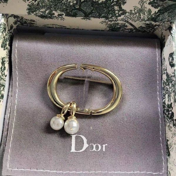 brand designer letter gold silver brooch women lady pearl rhinestone letter brooch suit laple pin fashion jewelry accessories
brand designer letter gold silver brooch women lady pearl rhinestone letter brooch suit laple pin fashion jewelry accessories
