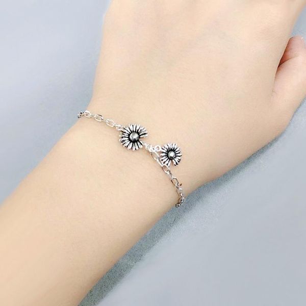 handmade sunflower praying hand pendant bracelet stitching frineds weaving rope chain bracelet for friend lover gift, Golden;silver
handmade sunflower praying hand pendant bracelet stitching frineds weaving rope chain bracelet for friend lover gift, Golden;silver