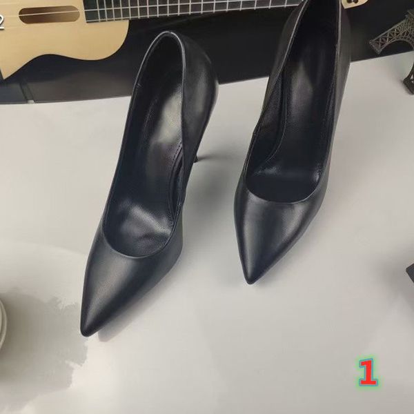 delivery, fashionable and luxurious lady's high heels, party wedding shoes dress shoes heel .5cm size 35-41with box, Black
delivery, fashionable and luxurious lady's high heels, party wedding shoes dress shoes heel .5cm size 35-41with box, Black
