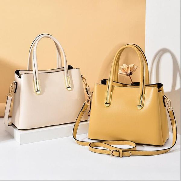 shoulder bags 2021 four seasons casual handbag killer bag mother middle aged women's straddle large capacity fashion
shoulder bags 2021 four seasons casual handbag killer bag mother middle aged women's straddle large capacity fashion
