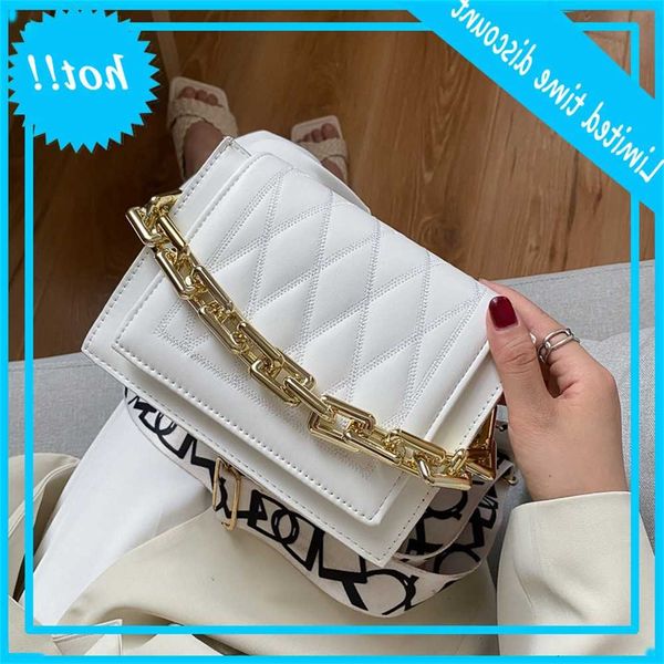 2021 new messenger chains shoulder bags diamond rooster luxury handbags tasks designer women bakes small bolsas
2021 new messenger chains shoulder bags diamond rooster luxury handbags tasks designer women bakes small bolsas