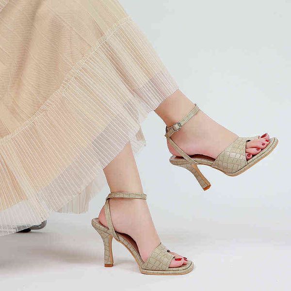 2022's new waterproof button heels are the new summer fish-mouth sandals for women, Black
2022's new waterproof button heels are the new summer fish-mouth sandals for women, Black