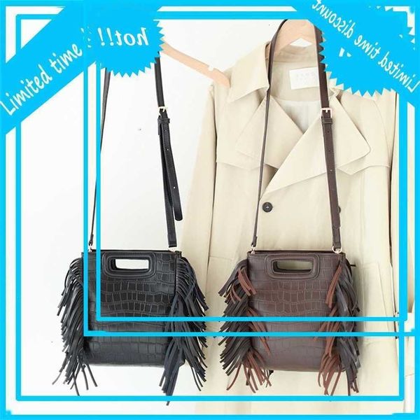 2021 new korean tassel foreign style fashion crocodile pattern handbag net red leisure one shoulder messenger bag
2021 new korean tassel foreign style fashion crocodile pattern handbag net red leisure one shoulder messenger bag