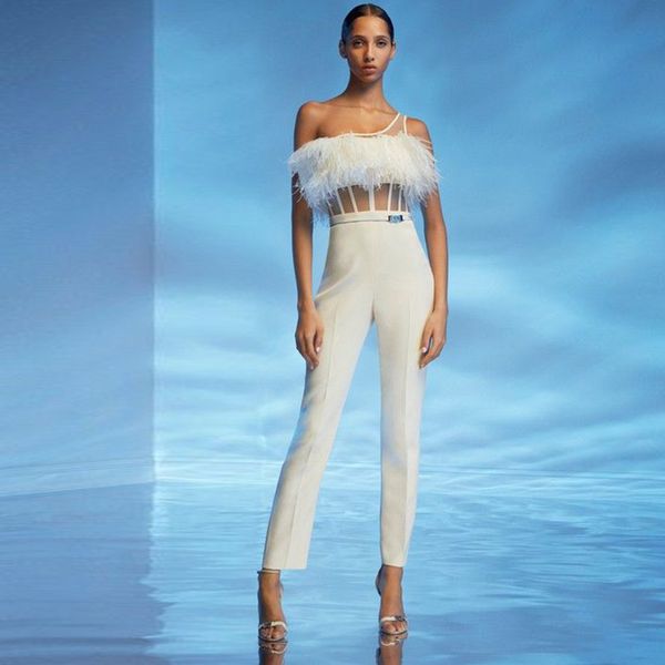 2021 the new a feather female will see elegant white shoulder bandage sheer mesh party overalls k3ge, Black;white
2021 the new a feather female will see elegant white shoulder bandage sheer mesh party overalls k3ge, Black;white