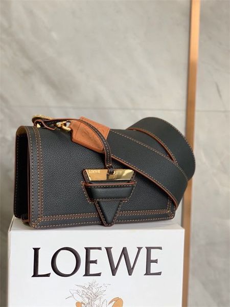 365254new women's one-shoulder bag 7a high-end custom quality bag fashion trend refined style business leisure style metal accessories
365254new women's one-shoulder bag 7a high-end custom quality bag fashion trend refined style business leisure style metal accessories