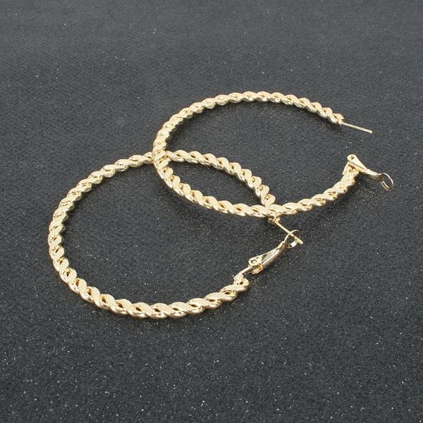 2021 new fashion round circle hoop earrings for women girl punk style brincos twisted round earrings party jewelry gift, Golden;silver
2021 new fashion round circle hoop earrings for women girl punk style brincos twisted round earrings party jewelry gift, Golden;silver