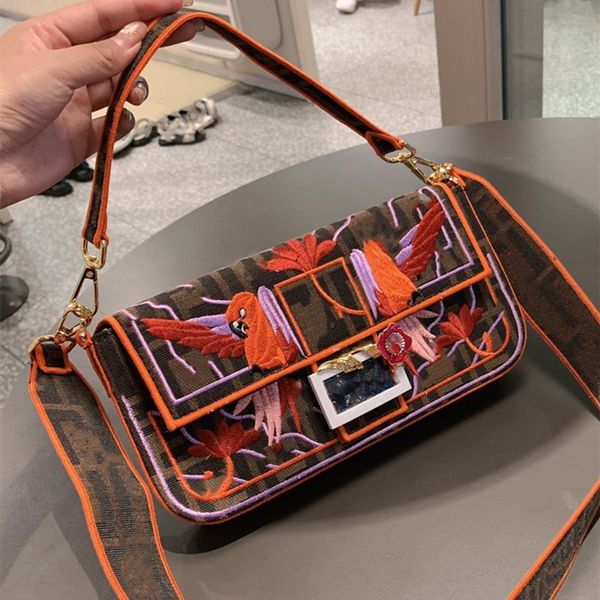 2020 new luxury original single fashion design embroidery knitted sweater fashion retro one shoulder messenger bag ing, Black
2020 new luxury original single fashion design embroidery knitted sweater fashion retro one shoulder messenger bag ing, Black