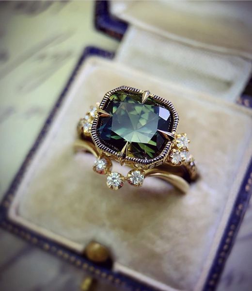three heroes new green crystal gemstone rings factory direct european and american fashion exaggerated wedding ring on the ring, Golden;silver
three heroes new green crystal gemstone rings factory direct european and american fashion exaggerated wedding ring on the ring, Golden;silver